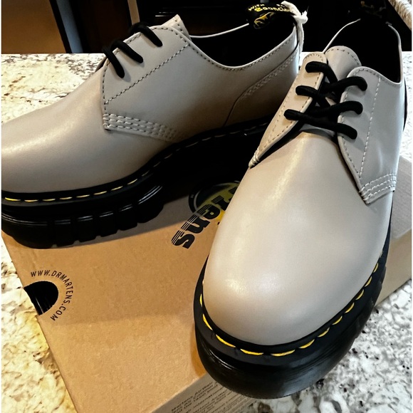 NEW Dr. Martens AUDRICK  LEATHER PLATFORM SHOES In VINTAGE TAUPE, Size 8 or 9 - Picture 14 of 15